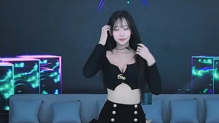 Where Style Meets Confidence ✨ #girl #dance #Kpop #KpopDance #Fancam #StagePerformance