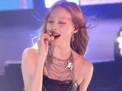 Năm Diễn một Đông Đông mở mic rất hài hước, và việc cô ấy có nhiều ảnh chụp bữa ăn lại càng làm nổi 