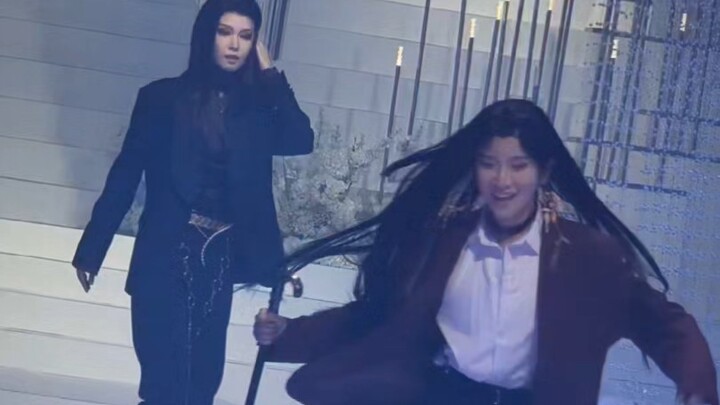 เต้นด้วยไม้เท้าของคนขาพิการเพลง "น่ารักเหลือเกิน"