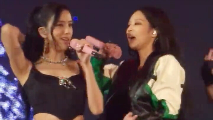 Jisoo: Jennie, stop making me laugh—I’m already off-key! Hahahaha!