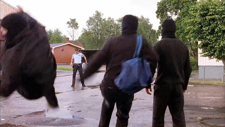 Thị trấn quanh năm không có tội phạm, cảnh sát quyết định dàn dựng một vụ án lớn để giữ lấy công ăn 