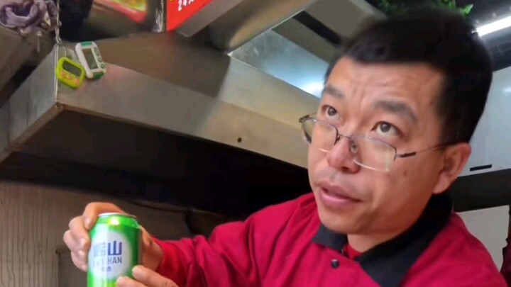 [TikTok] Cô gái nước ngoài mua sườn gà về ăn, dân mạng nước ngoài trong phần bình luận đều hỏi han
