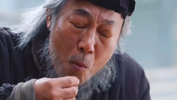 Ông ấy: Định hòa giải chuyện người ta mà còn bị ăn thêm trận đòn.