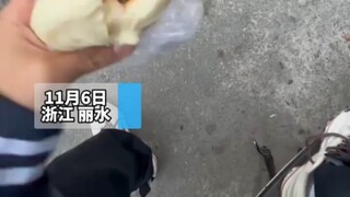 小伙买包子咬开一口惊呆，里面怎么这么多油水？！但很好吃，谁知道是因为啥吗？ #包子 #冻肉 #预制菜