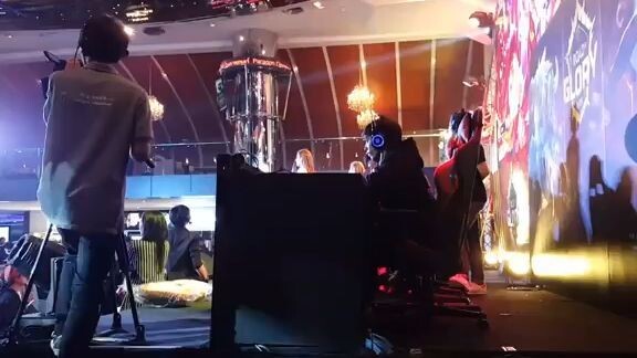 RoV รายงานสด  - 1st Beacon  สายบน Fire dragon สายล่าง