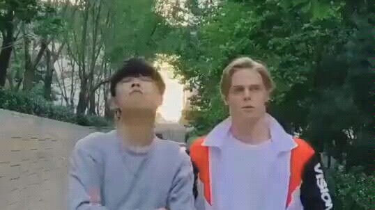 给你们看看进口货