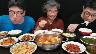 이게 바로 엄마의 집밥이지! 돼지고기 김치찌개 먹방, 무말랭이, 감자볶음, 계란찜, 파김치, 깻잎, 배깍두기, 오이지 MUKBANG KOREAN FOOD COOKING ASMR