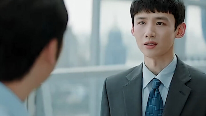 Học sinh trung học bất ngờ “đổ bộ” vào một công ty niêm yết chỉ vì mẹ cậu gọi đến — rốt cuộc bà là a