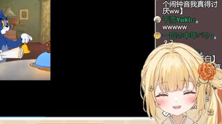 Gadis Jepang yang lembut tertawa terbahak-bahak saat menonton "Koleksi Video Lucu Keycap 2024"