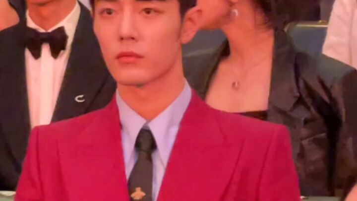 Xiao Zhan is trending on Weibo with some clips where camera caught him being in a daze 😆😅❤