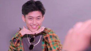 [Hiburan]Rich Brian Menyanyikan Love Up In My Pocket