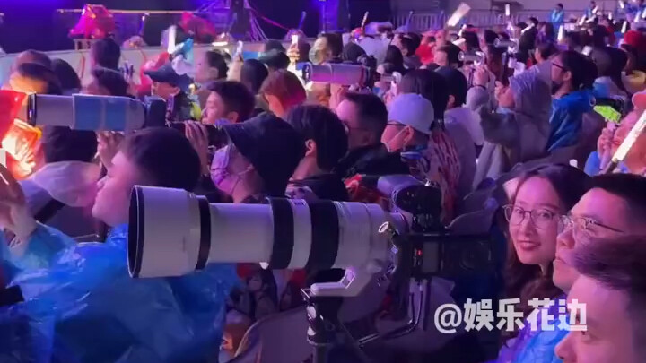 Who can put a stop to those long lenses and big cameras brought by the executives backstage at Wang 