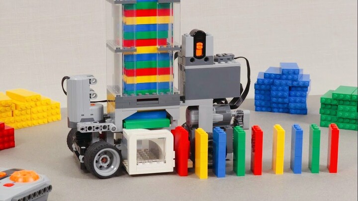 Make an automatic domino card display machine with Lego