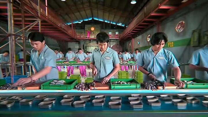 切鱼时切下手指头，被装进罐头出售，为找手指买光超市罐头