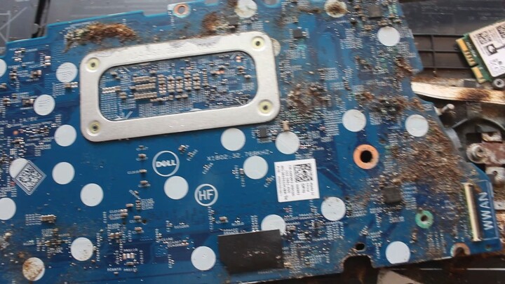 Dari Bangkai Jadi Baru! Restorasi Dell Latitude 3410 Mati Total Korosi