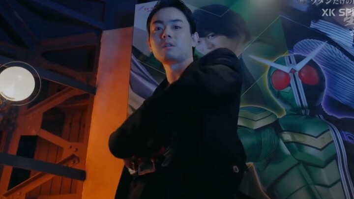 "少年怎么忘记年少时出演的英雄"