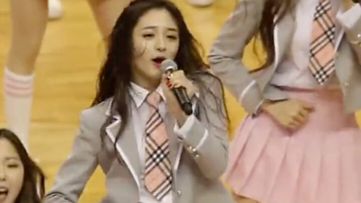 【Châu Khiết Quỳnh】quay trực tiếp trên sân bóng rổ bài "Pick Me"