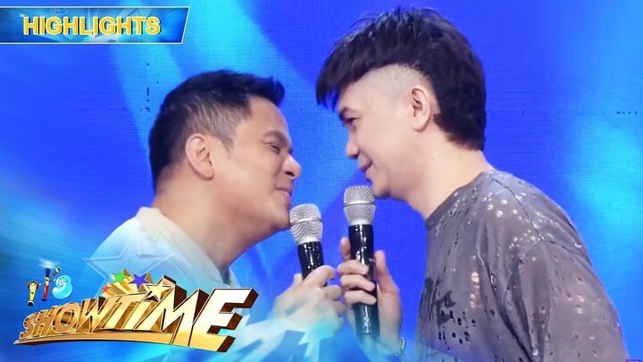 Ogie, nakipagtitigan kay Vhong | It’s Showtime