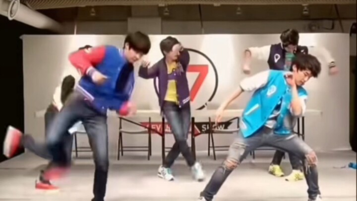 【SEVENTEEN】di ruang hijau kecil sudah sangat menonjol dengan bakatnya