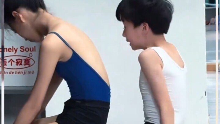 วิดีโอการฝึกบัลเลต์ของเด็กชาย ลายน้ำ 14