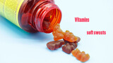 Làm kẹo dẻo hoa quả thơm ngon: Một người ăn 50 viên vitamin mỗi ngày?