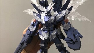 After three years, the Crystal Unicorn Gundam was finally completed. (Three years, I spent three yea