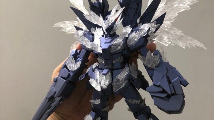Setelah tiga tahun, Crystal Unicorn Gundam akhirnya selesai dibuat. (Tiga tahun telah berlalu. Saya 