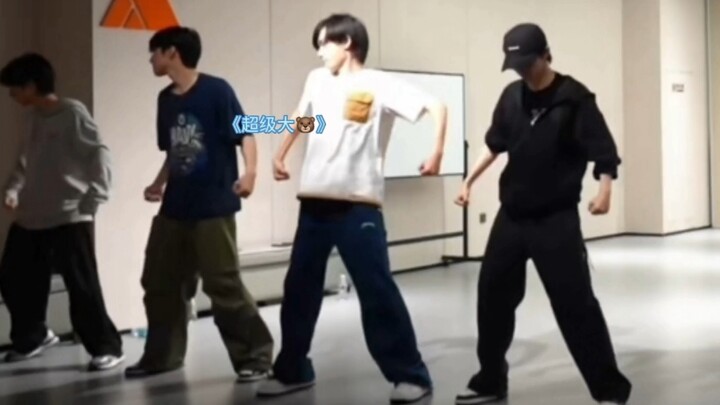 小小亚蛋，可爱死了🥰