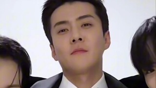 This guy is secretly happy, it really looks like the groom is dancing ah ah ah