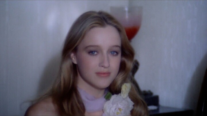 หลังจากที่คุณพ่อตรวจร่างกายให้ลูกสาวด้วยตัวเอง กลับไม่คาดคิดว่าทันทีที่ฉีดยาชาเสร็จ เธอก็ควบคุมตัวเอ