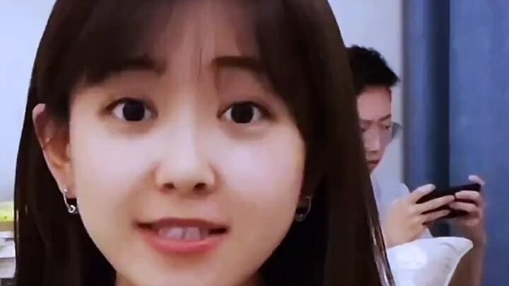 "Vẻ ngoài đẹp đẽ thì trăng hoa bất kham, tâm hồn thú vị lại nghiện độc thân."