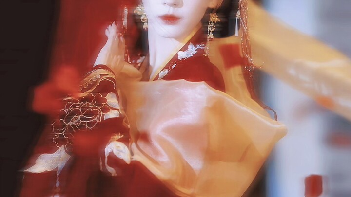 “Ya ampun! Ternyata, meski sudah secantik ini, tetap aja ada masalah karena penampilan, ya!”