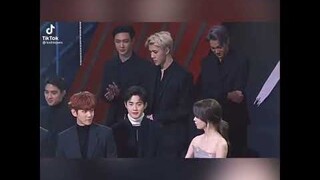 khoảnh khắc Yoona vừa quyền lực, đáng yêu với hậu biếu đồng nghiệp