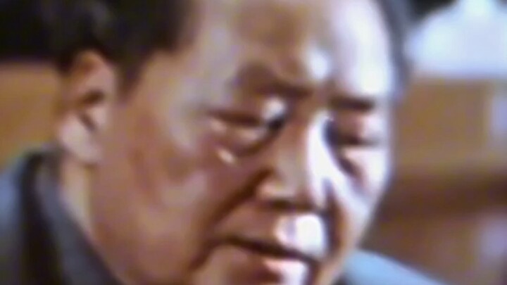 เมื่อเขาสัมผัสถึงวิกฤตของการฟื้นฟูระบบทุนนิยม ครูก็เปลี่ยนทัศนคติที่มีน้ำใจตามปกติของเขา และกลายเป็น