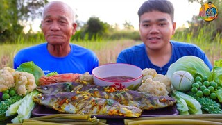 นึ่งปลากด แจ่วพริกป่นบักเขือส้ม ลวกผักแบบหลาย กินข้าวกับพ่อจ๋า ย้อนหลังวันพ่อ