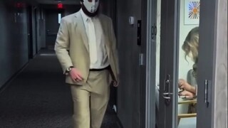 办公室小游戏，测试一下你在恐怖电影里的逃生几率，看得人很焦虑