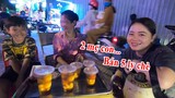 Bất ngờ gặp 2 mẹ con cực dễ thương bán 5 ly chè trôi nước siêu ngon chỉ 10k ở vỉa hè Sài Gòn