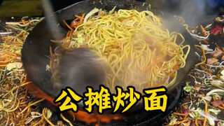 Fried noodles in a public stall