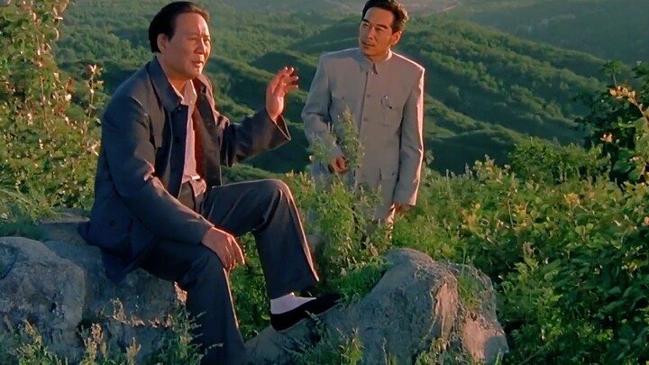 “Enlai, jangan panik, aku lagi ngobrol sama matahari.”