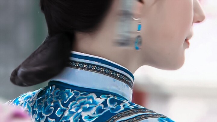 Blue eyeshadow was practically made for her! Only she can pull off this deathly hue!