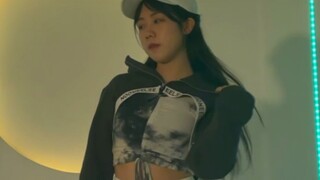 Shi Xitong's fancy dance cover of "Love To Hate Me"