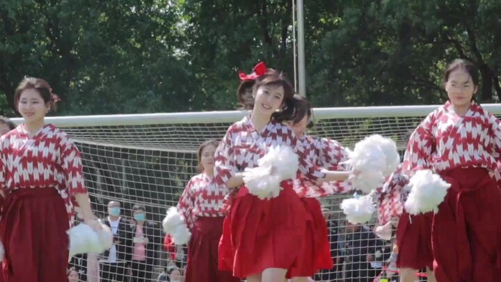 Cheerleading dance by Faculty of Japanese of BFSU on the sports meeting.