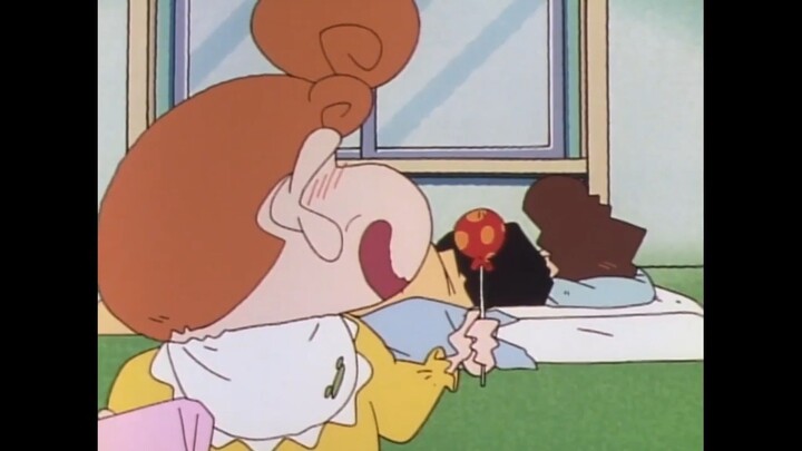 Crayon Shinchan - Makan cemilan diam-diam itu paling enak, lho!