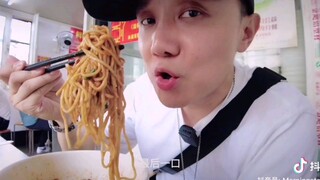 【配音演员吴磊】食不食毛毛美食频道太久没更新，只能看看以前视频解解馋了。