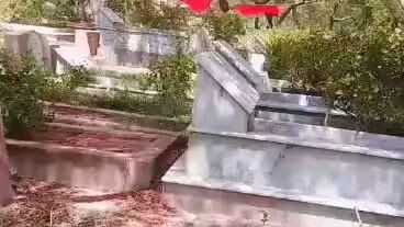 قبرستان کی ویڈیو ہے
