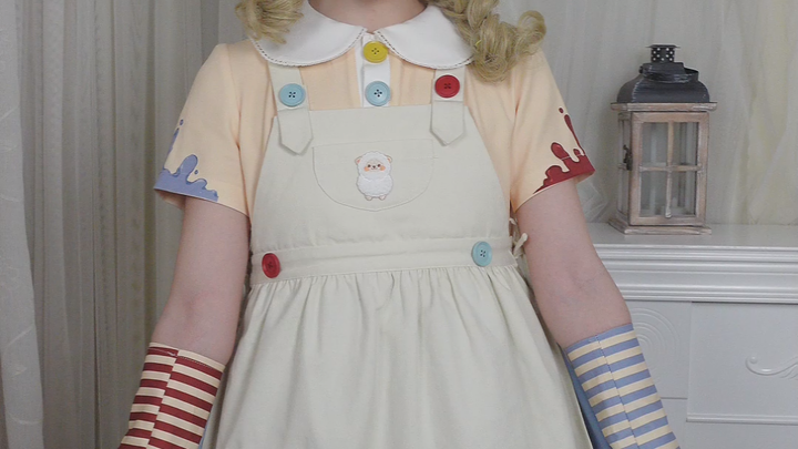 Adorable little painter-themed Lolita! Feels so different from other dresses.