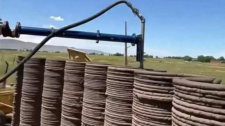 3D printing with clay! Playing with mud has become this sophisticated now.