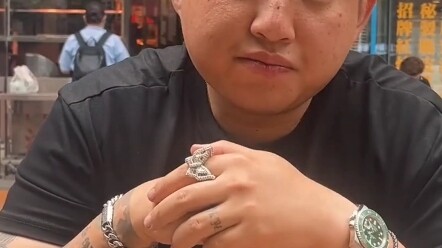 Màu da không thể thay đổi, dòng máu không thể thay đổi, tình yêu nước cũng không thể thay đổi. #YêuN