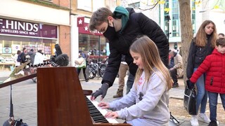 Little Girl Is Nervous But Ends Up Drawing Huge Crowd