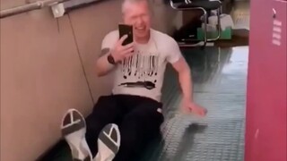 船晃成了不倒翁，海员不容易 "海员